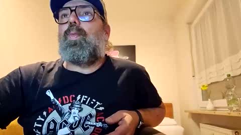 Snapshot of womenizzeer chatting on 10/25/25, 10:59 Adam online show from 10/25/25, 10:59