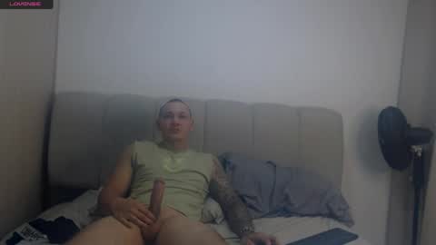 Snapshot of wondercouplexxx chatting on 05/07/26, 05:57 Sofia And Thomas online show from 05/07/26, 05:57