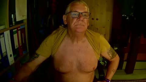 Snapshot of wonneprop10 chatting on 09/14/25, 05:01 Always Horny online show from 09/14/25, 05:01