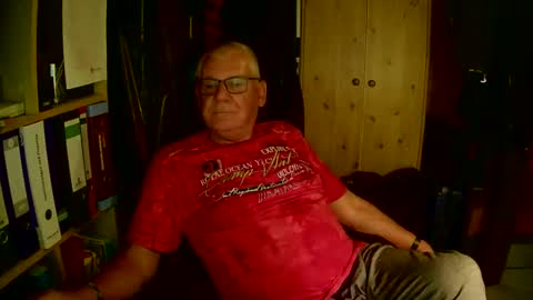 Snapshot of wonneprop10 chatting on 10/19/25, 05:02 Always Horny online show from 10/19/25, 05:02