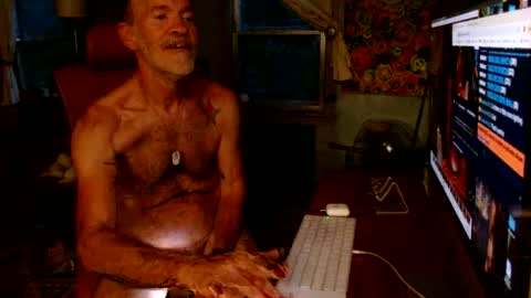 Snapshot of woodchuck185 chatting on 07/26/26, 01:03 Chuck online show from 07/26/26, 01:03