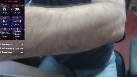 Snapshot of woodworker6473 chatting on 11/11/25, 01:44 woodworker6473 online show from 11/11/25, 01:44