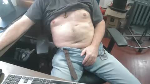 Snapshot of woodworker6473 chatting on 05/29/26, 01:53 woodworker6473 online show from 05/29/26, 01:53