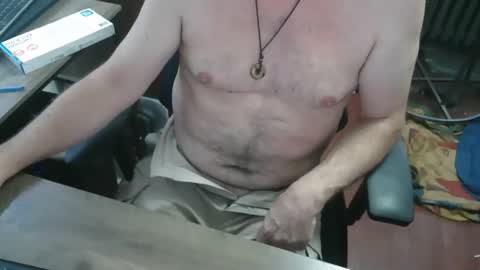 Snapshot of woodworker6473 chatting on 06/06/26, 10:47 woodworker6473 online show from 06/06/26, 10:47