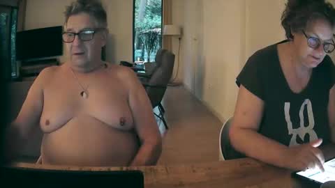 Snapshot of woodwurm chatting on 10/17/25, 06:16 woodwurm and Snoeske online show from 10/17/25, 06:16