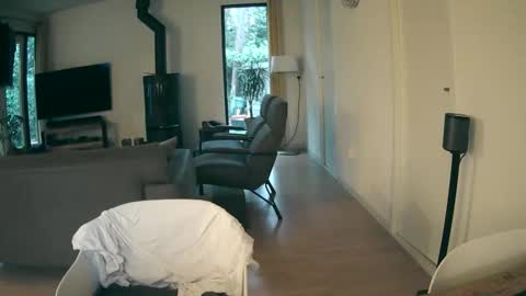 Snapshot of woodwurm chatting on 11/18/25, 07:24 woodwurm and Snoeske online show from 11/18/25, 07:24