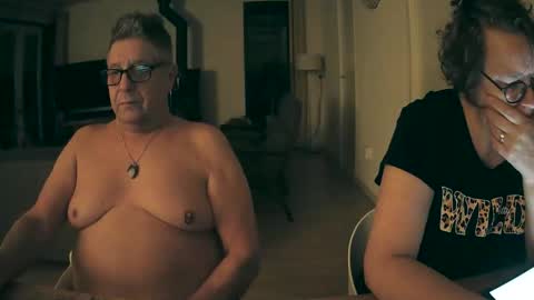 Snapshot of woodwurm chatting on 12/14/25, 06:30 woodwurm and Snoeske online show from 12/14/25, 06:30