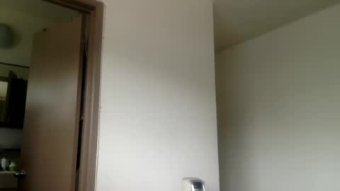 Snapshot of woof_wolf37 chatting on 03/04/26, 04:13 woof_wolf37 online show from 03/04/26, 04:13