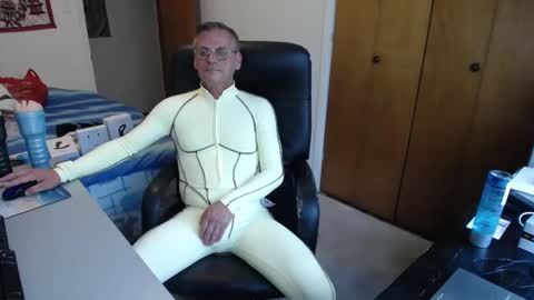 Snapshot of worldlarge chatting on 09/14/25, 12:04 Large one online show from 09/14/25, 12:04