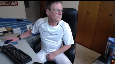 Snapshot of worldlarge chatting on 11/09/25, 01:09 Large one online show from 11/09/25, 01:09