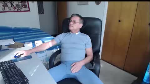 Snapshot of worldlarge chatting on 11/15/25, 02:46 Large one online show from 11/15/25, 02:46