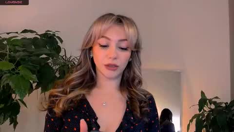 Snapshot of worldsbaby chatting on 09/30/25, 03:17 worldsbaby online show from 09/30/25, 03:17