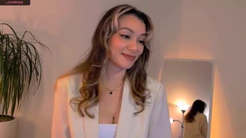 Snapshot of worldsbaby chatting on 10/17/25, 06:21 worldsbaby online show from 10/17/25, 06:21