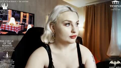 Snapshot of wounded_goddess chatting on 10/31/25, 06:03 Goddess Sophy online show from 10/31/25, 06:03