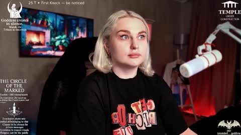 Snapshot of wounded_goddess chatting on 11/13/25, 08:41 Goddess Sophy online show from 11/13/25, 08:41