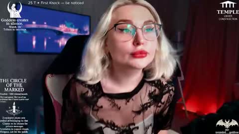 Snapshot of wounded_goddess chatting on 11/15/25, 06:00 Goddess Sophy online show from 11/15/25, 06:00