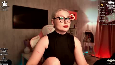 Snapshot of wounded_goddess chatting on 11/22/25, 06:07 Goddess Sophy online show from 11/22/25, 06:07