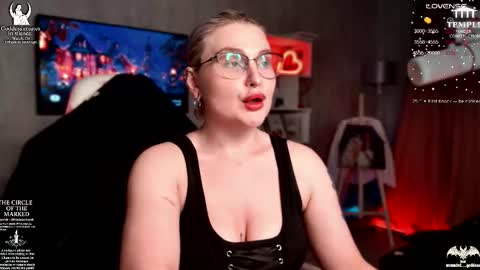 Snapshot of wounded_goddess chatting on 11/26/25, 05:58 Goddess Sophy online show from 11/26/25, 05:58