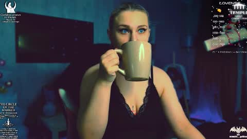 Snapshot of wounded_goddess chatting on 12/17/25, 03:40 Goddess Sophy online show from 12/17/25, 03:40