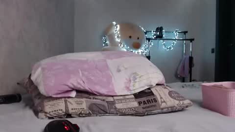 Lily online show from 07/12/26, 12:51