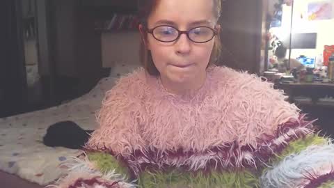 Snapshot of wow_luvng chatting on 12/16/25, 06:57 Rebecy online show from 12/16/25, 06:57