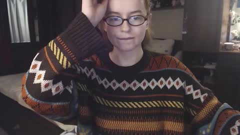 Snapshot of wow_luvng chatting on 12/21/25, 02:46 Rebecy online show from 12/21/25, 02:46
