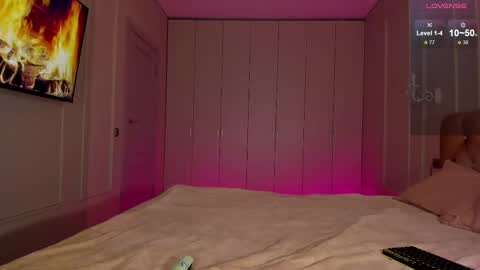 Snapshot of wow_peach_girl chatting on 02/20/25, 09:33 Liza online show from 02/20/25, 09:33