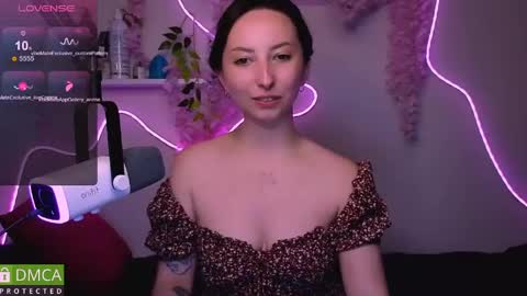 Snapshot of wow_sue chatting on 06/08/26, 01:28 Sue online show from 06/08/26, 01:28