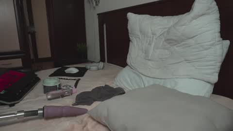 Snapshot of wow_yammy3 chatting on 01/12/25, 01:42 Pavel online show from 01/12/25, 01:42