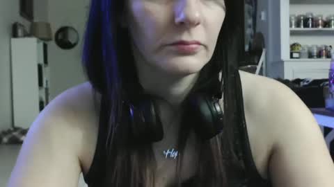 Snapshot of wrenleigh chatting on 12/22/24, 09:11 Crystal Lake online show from 12/22/24, 09:11