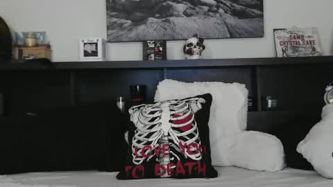 Snapshot of wrenleigh chatting on 01/20/25, 05:37 Crystal Lake online show from 01/20/25, 05:37