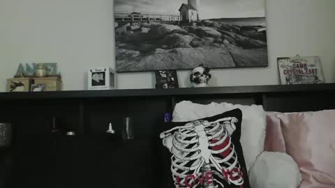 Snapshot of wrenleigh chatting on 02/02/25, 10:02 Crystal Lake online show from 02/02/25, 10:02