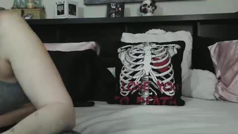 Snapshot of wrenleigh chatting on 02/25/25, 05:08 Crystal Lake online show from 02/25/25, 05:08
