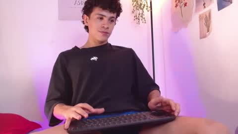 Snapshot of wyatt_444 chatting on 12/19/24, 10:32 wyatt online show from 12/19/24, 10:32