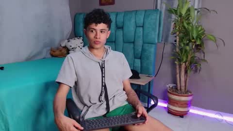Snapshot of wyatt_444 chatting on 01/22/25, 11:32 wyatt online show from 01/22/25, 11:32