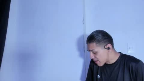 wyatt_smith71 online show from 04/28/26, 06:02