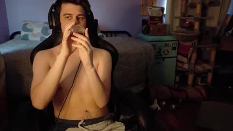 Snapshot of wyattfans_ chatting on 10/12/25, 11:26 Wyatt online show from 10/12/25, 11:26