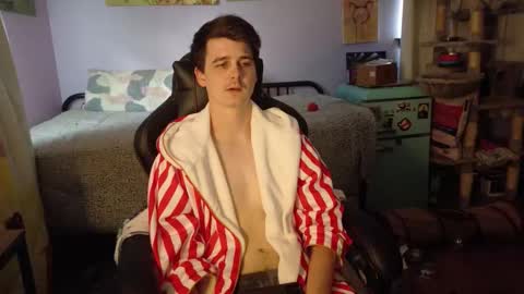 Snapshot of wyattfans_ chatting on 10/13/25, 10:32 Wyatt online show from 10/13/25, 10:32