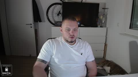 Snapshot of x19marco93x chatting on 12/14/24, 05:25 x19marco93x online show from 12/14/24, 05:25