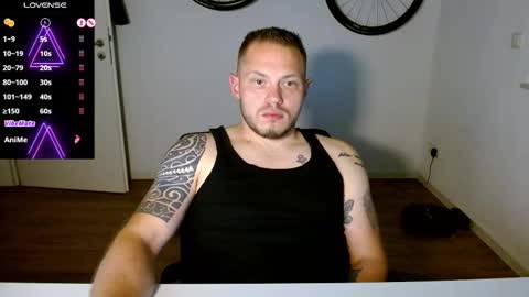 Snapshot of x19marco93x chatting on 10/14/25, 07:47 x19marco93x online show from 10/14/25, 07:47