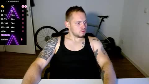 Snapshot of x19marco93x chatting on 11/16/25, 06:13 x19marco93x online show from 11/16/25, 06:13