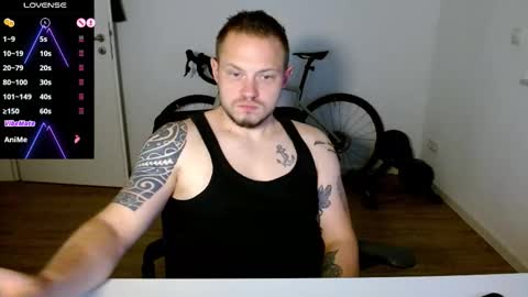 Snapshot of x19marco93x chatting on 11/20/25, 08:30 x19marco93x online show from 11/20/25, 08:30