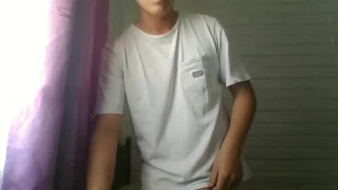 Snapshot of x_andrescam chatting on 12/17/24, 07:04 x_andrescam online show from 12/17/24, 07:04