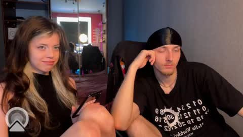 Philipp and Este online show from 05/25/26, 09:15