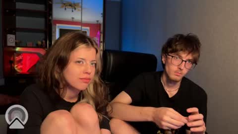 Philipp and Este online show from 05/27/26, 01:57