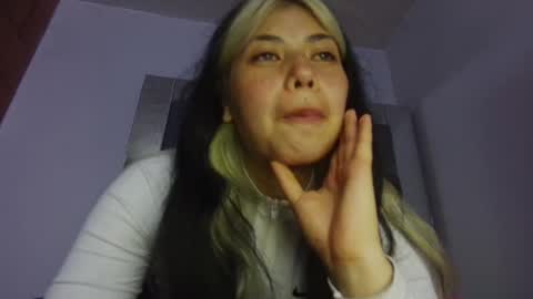 Snapshot of x_nyokoo chatting on 10/22/25, 02:56 My other accont x nyoko online show from 10/22/25, 02:56