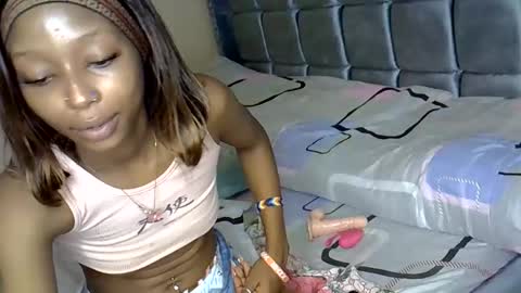 Snapshot of xalia_caramel chatting on 06/10/26, 09:35 Alexa online show from 06/10/26, 09:35