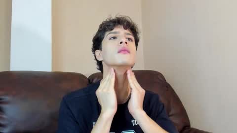 Snapshot of xam_collen chatting on 11/19/25, 03:23 xam_collen online show from 11/19/25, 03:23