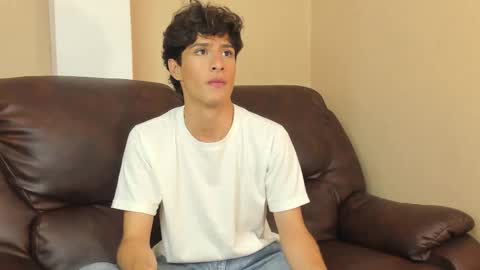 Snapshot of xam_collen chatting on 11/28/25, 02:42 xam_collen online show from 11/28/25, 02:42