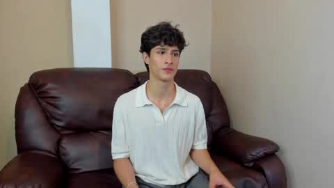 Snapshot of xam_collen chatting on 12/17/25, 02:45 xam_collen online show from 12/17/25, 02:45